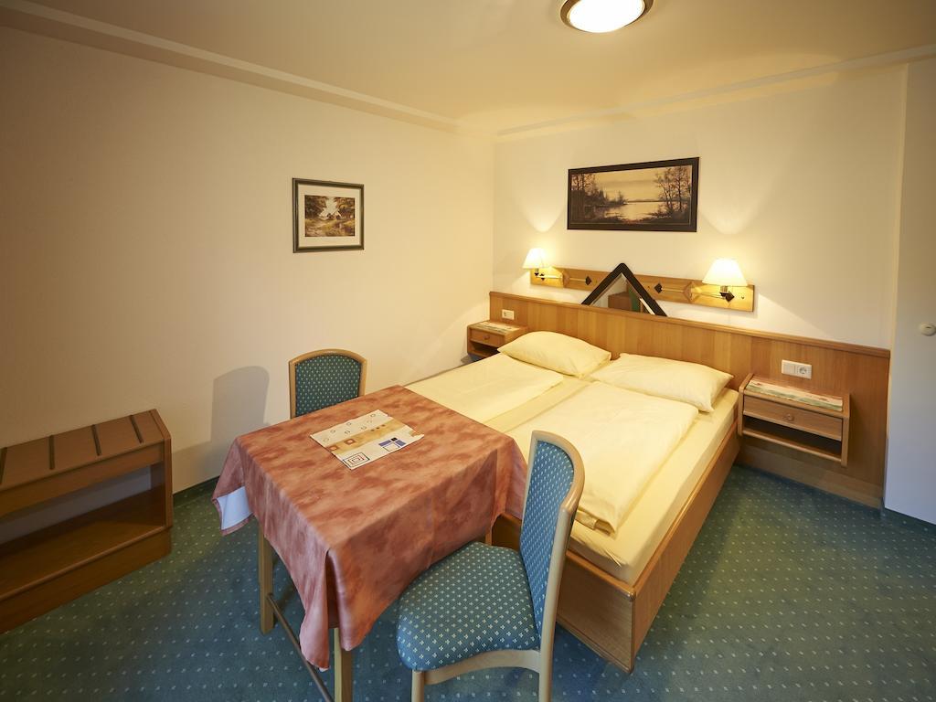 Haus Lanner Apartamento Altenmarkt im Pongau Quarto foto